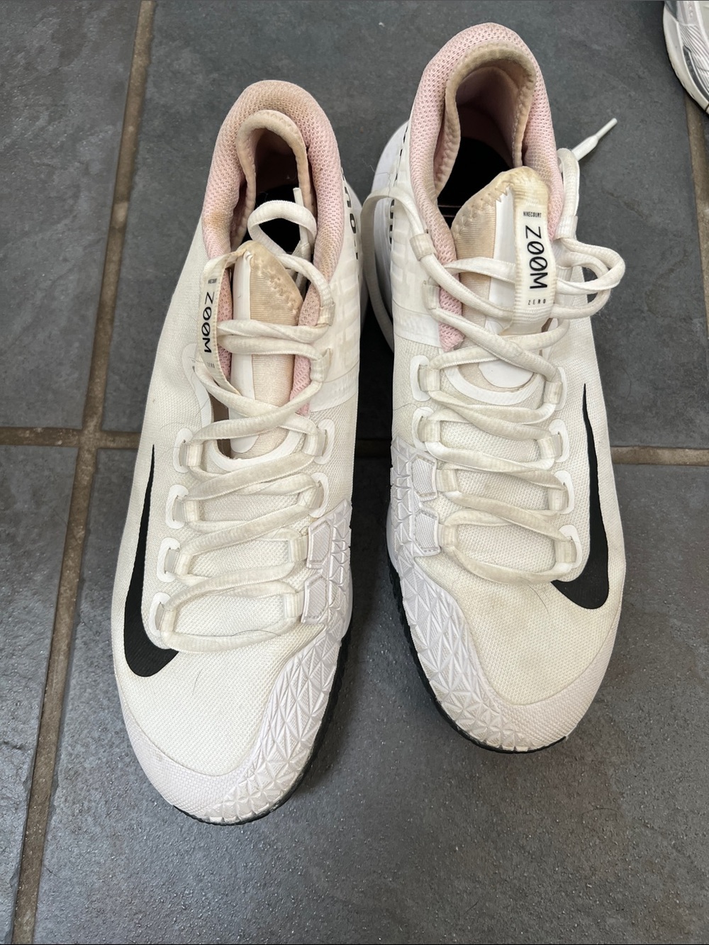 Nike Women's White and Light Pink Zoom Tennis Shoes